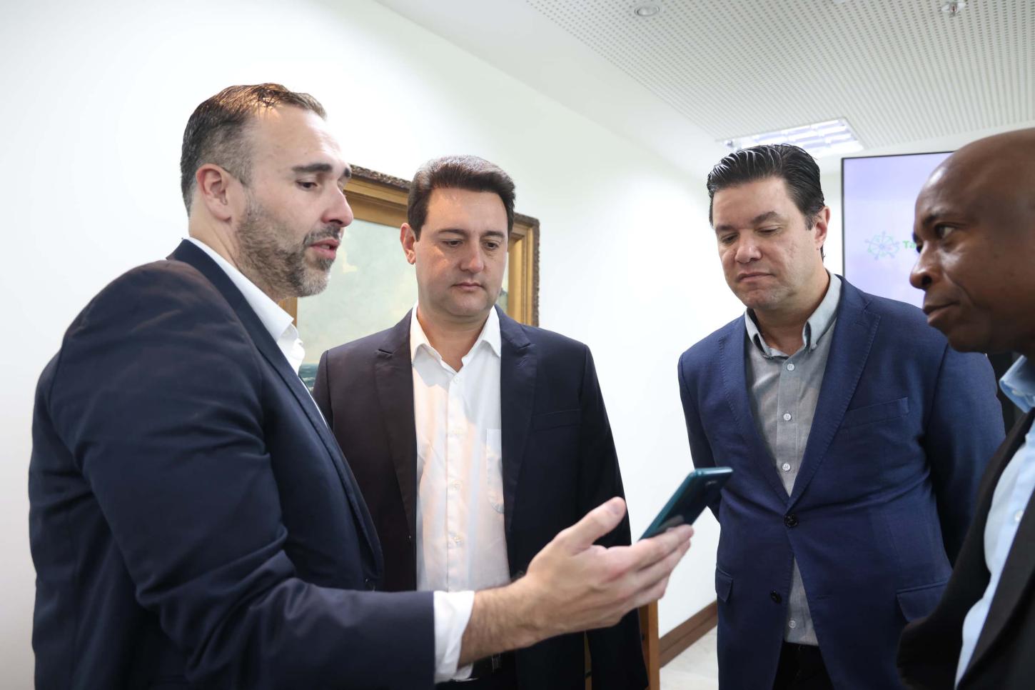 Paraná inova: CNH agora pode ser atualizada pelo celular com inteligência artificial