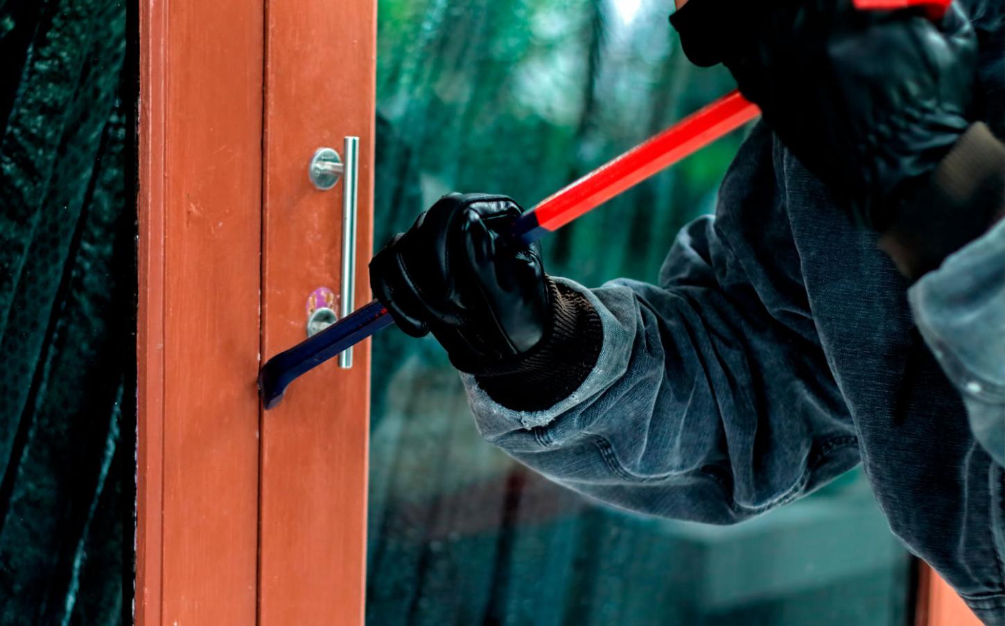 Residência é arrombada e diversos objetos são furtados em Jardim Alegre