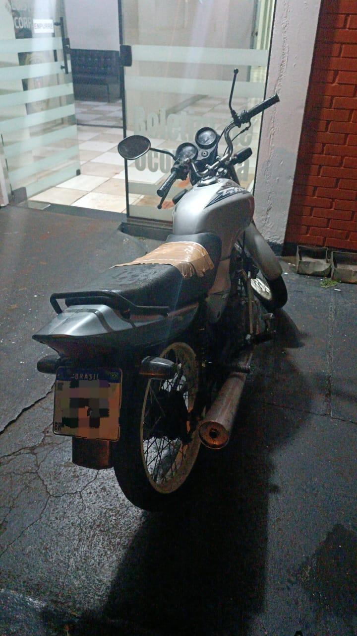 Briga entre vizinhos revela moto roubada e adulterada em Apucarana