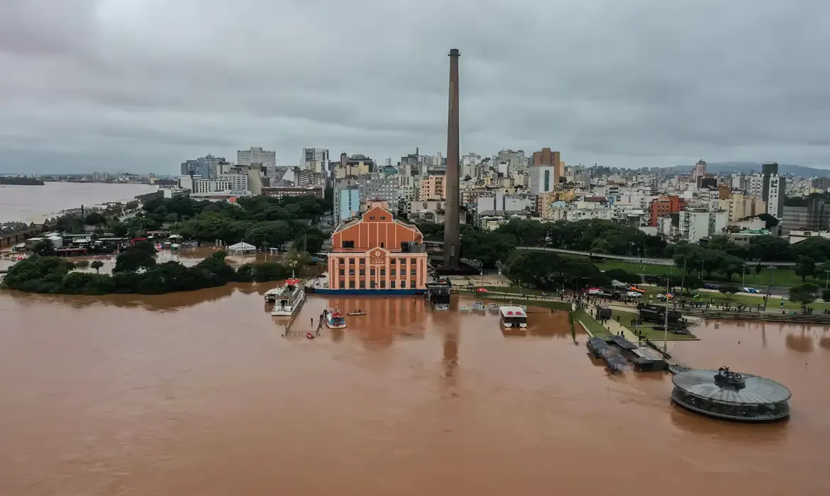 Depois de quase 8 meses governo Lula libera ajuda das chuvas do RS