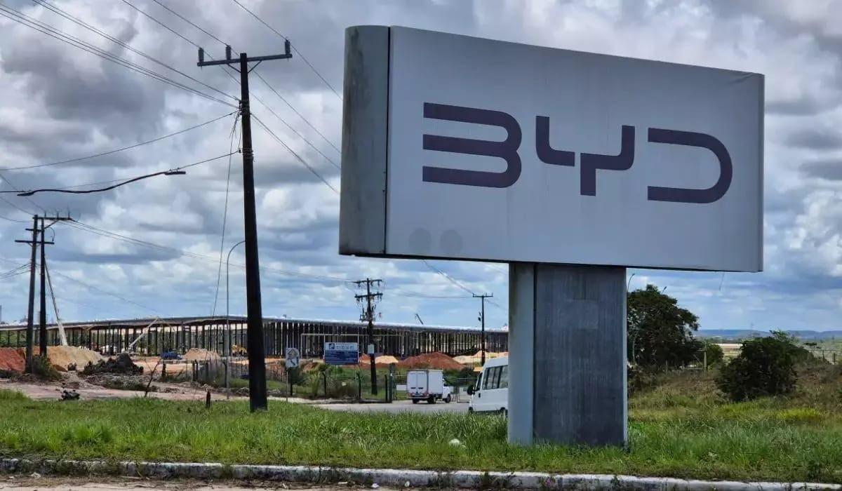 Trabalho escravo interrompe obras da fábrica da BYD na Bahia