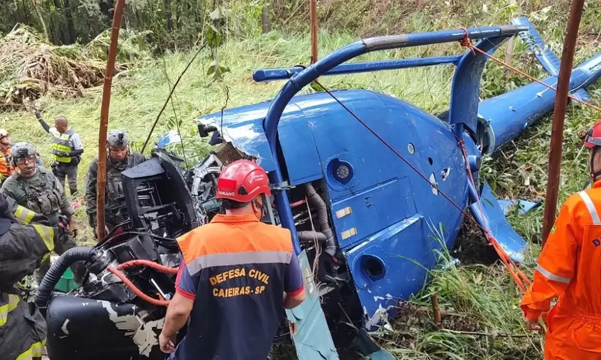 Quatro a bordo: Helicóptero cai em Caieiras e deixa duas vítimas fatais