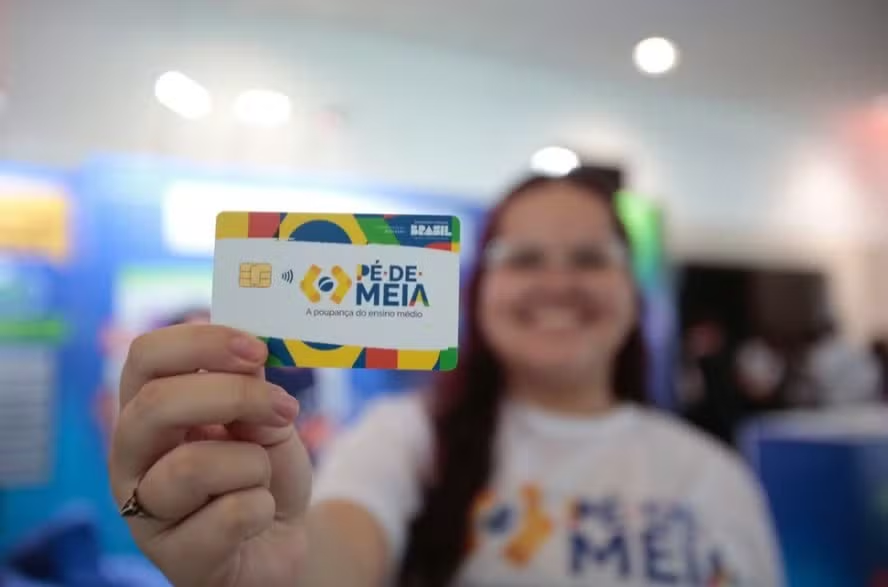 TCU suspende R$ 6 bilhões do Pé de Meia