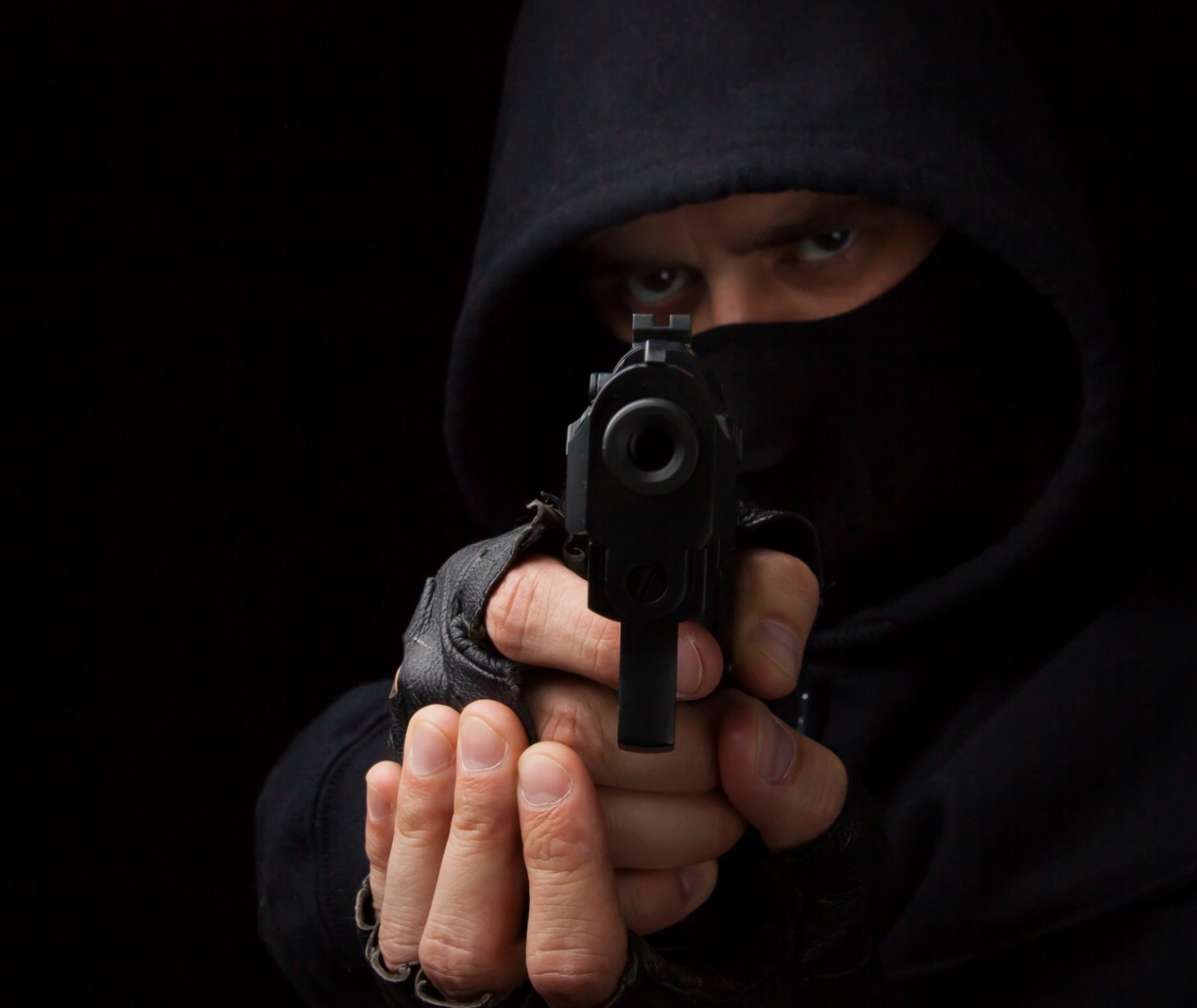 Residência no Centro de Ivaiporã é alvo de roubo à mão armada