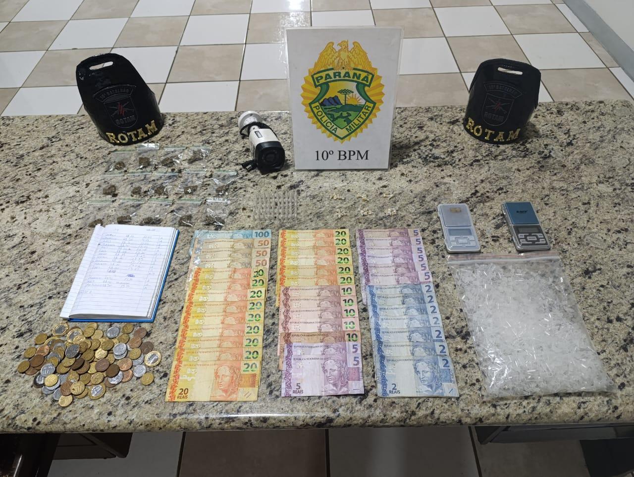 Abordagem policial em Apucarana resulta na apreensão de drogas e celulares em veículo abandonado