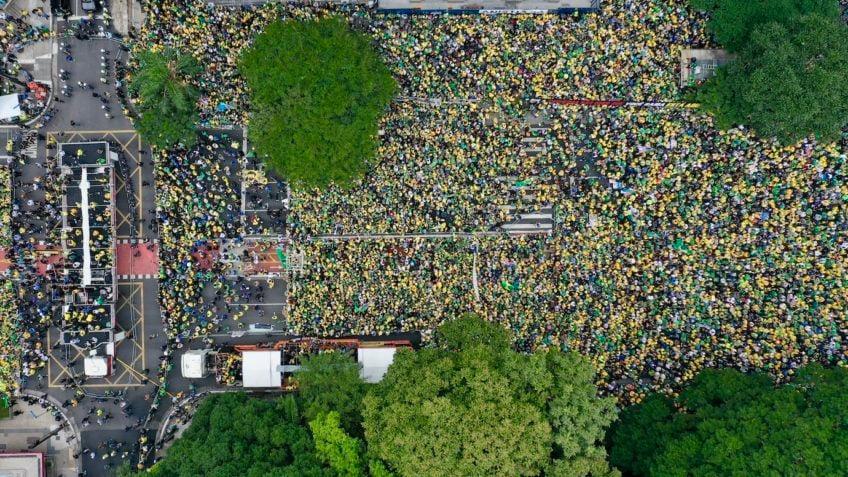 Ato na Paulista clama por anistia aos presos políticos do 8 de Janeiro