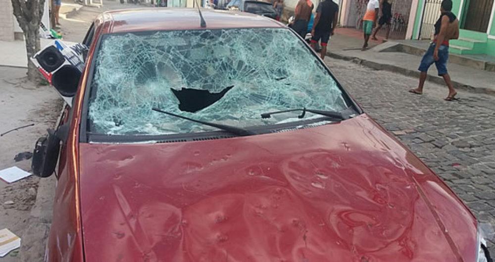 Ex-companheira ataca carro de homem após flagrá-lo com garota de programa em Ivaiporã