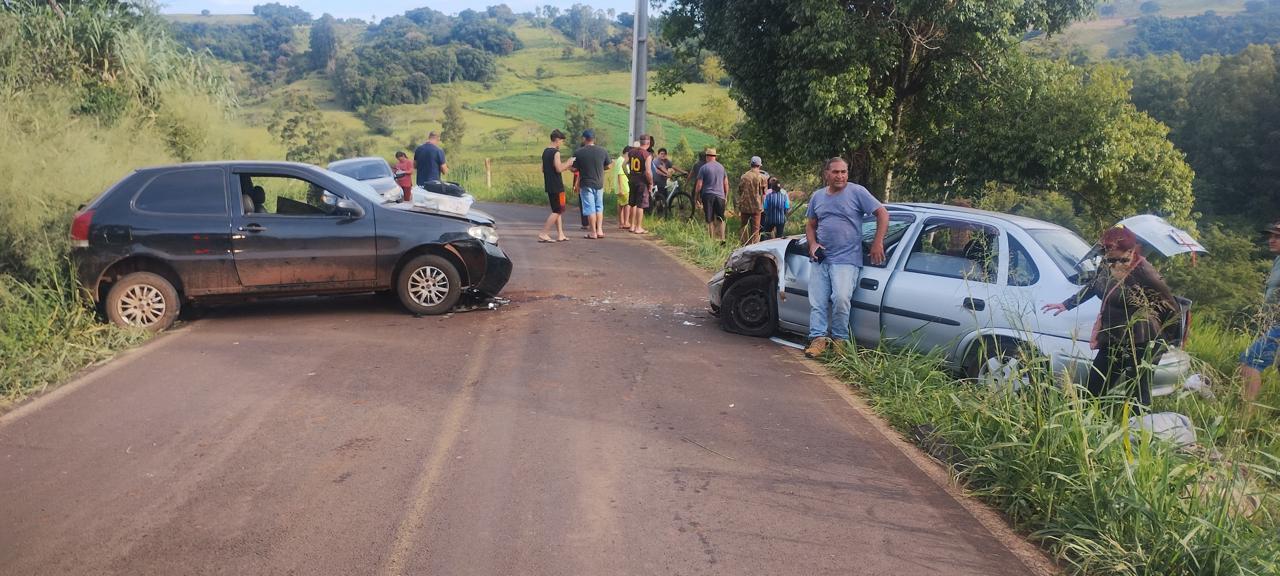 Acidente deixa 5 feridos em Arapuã