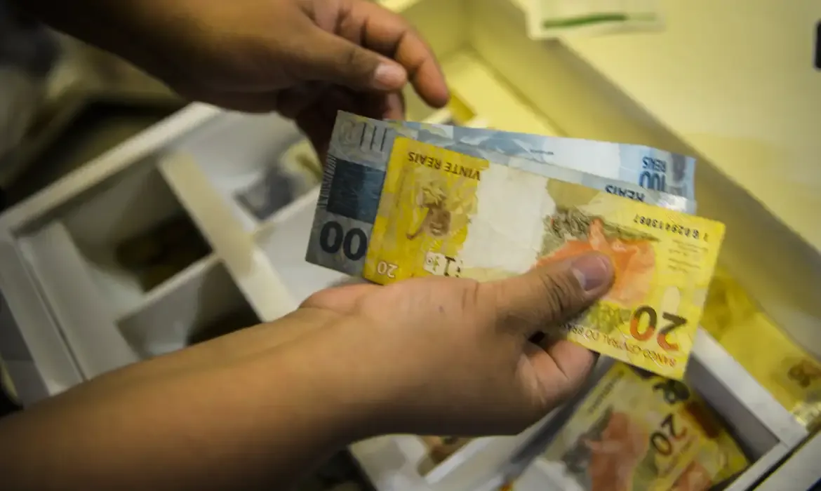 BC informa que brasileiros têm R$ 9,13 bilhões em valores para receber