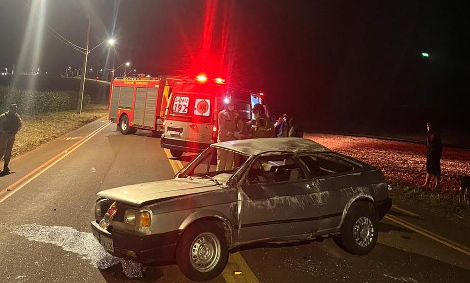 Capotamento na PR-466 em Ivaiporã deixa quatro feridos