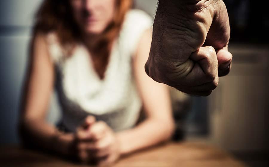 Com ciúmes homem agride namorada em Borrazópolis