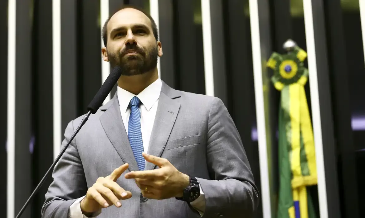 Moraes vai investigar Eduardo Bolsonaro em inquérito do STF