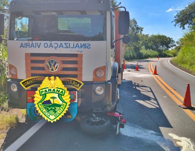 Motociclista colide de frente com caminhão em Apucarana