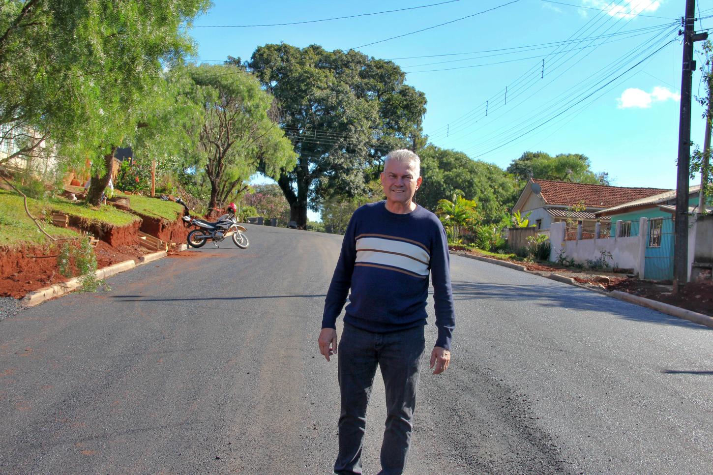 Prefeitura de Faxinal celebra asfaltamento da Rua Manoel Moreira Vidal