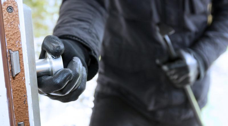 Residência é alvo de ladrões durante o dia em Ivaiporã