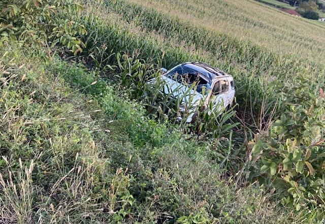 Casal de Barbosa Ferraz sofre capotamento em São João do Ivaí e é socorrido pelo SAMU