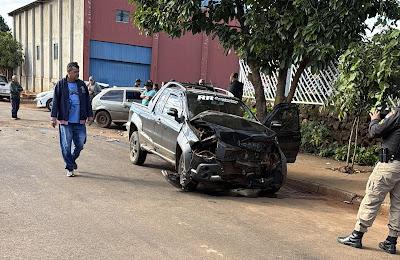 Colisão entre carros deixa danos materiais em Ariranha do Ivaí
