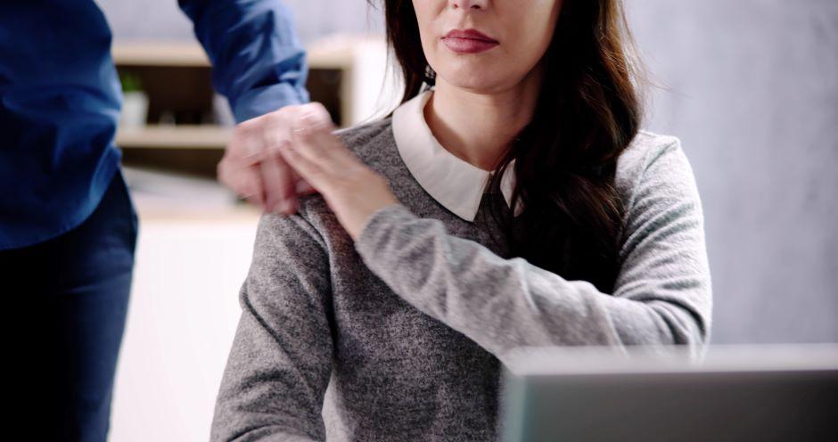 Ex-funcionário tenta beijar patroa à força e a assedia com mensagens em Rio Branco do Ivaí