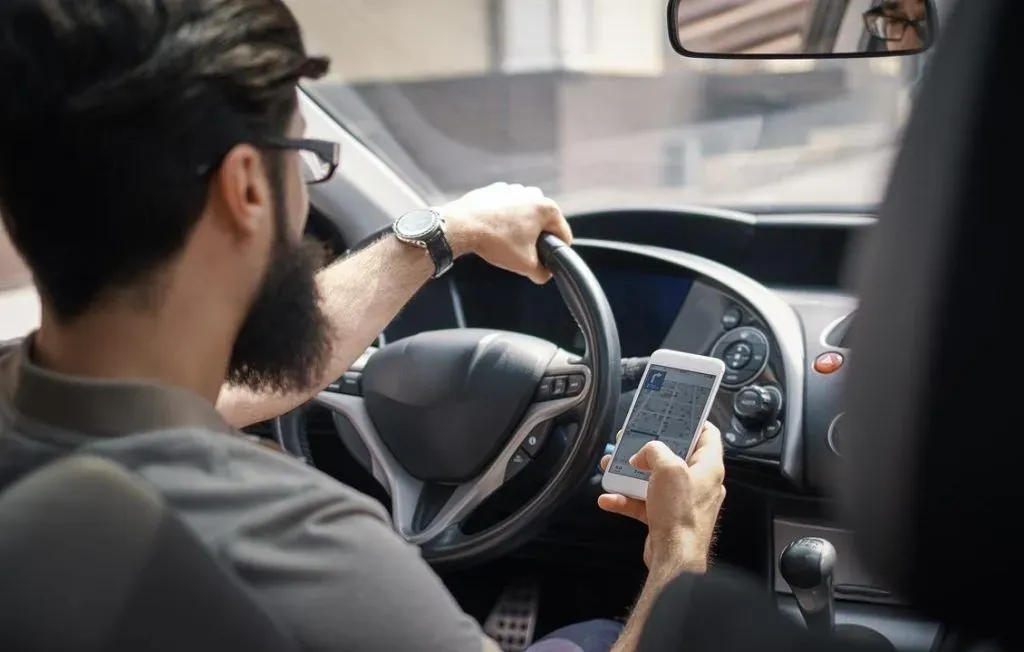 Homem dorme embriagado e tem celular roubado em Ivaiporã