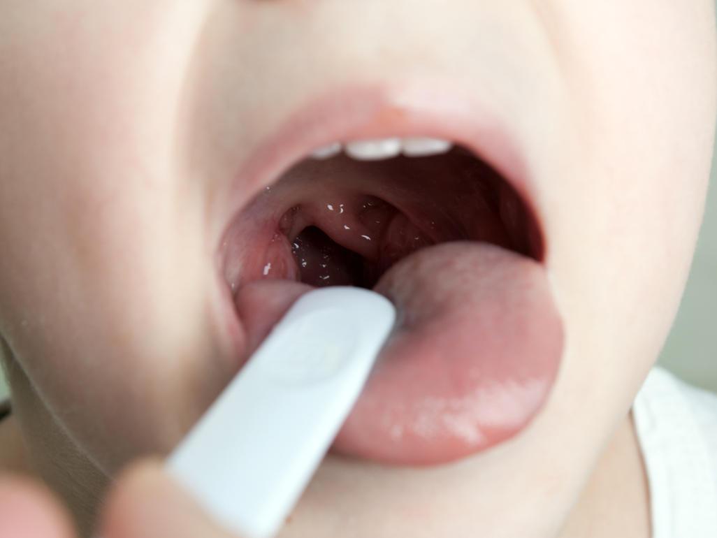 Mãe revoltada ataca médico após procedimento por febre em Apucarana