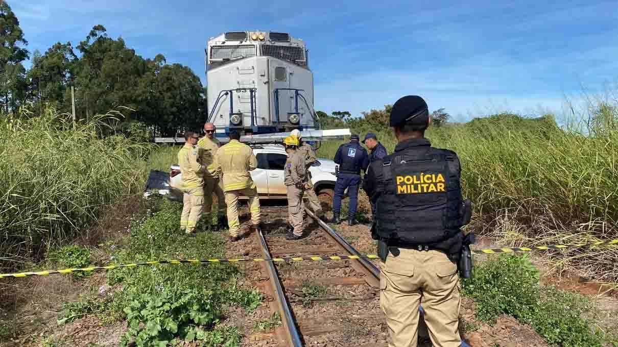 Trem atinge carro e mata motorista em Califórnia