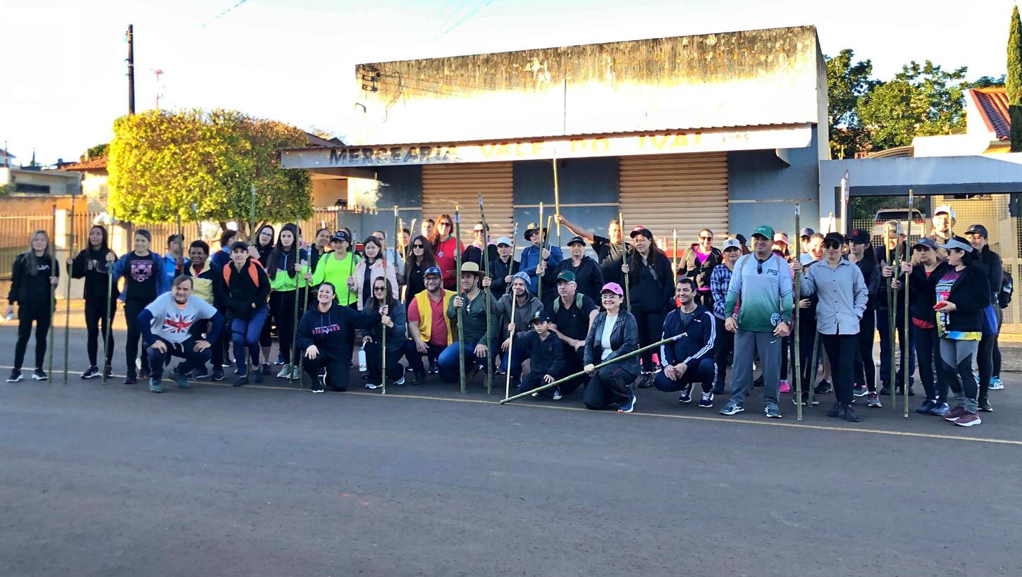 Caminhada do Monge João Maria aquece Faxinal apesar do frio