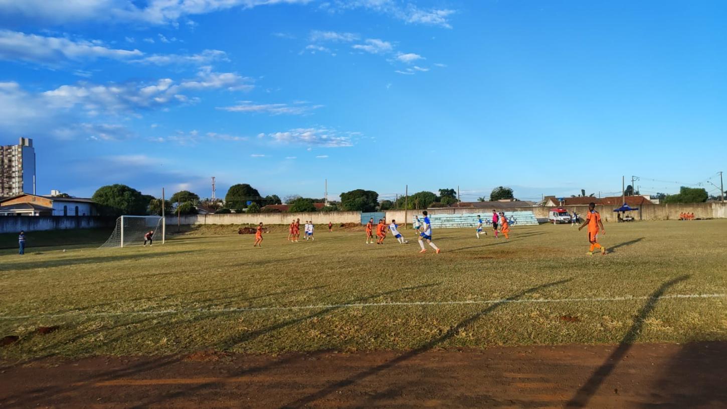 Com casa cheia Faxinal joga mal e perde para o Dom Romeu no Amador de Futebol