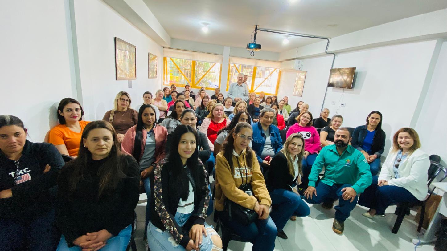 Faxinal investe em capacitação para merendeiras em busca de manter padrão de qualidade nas escolas