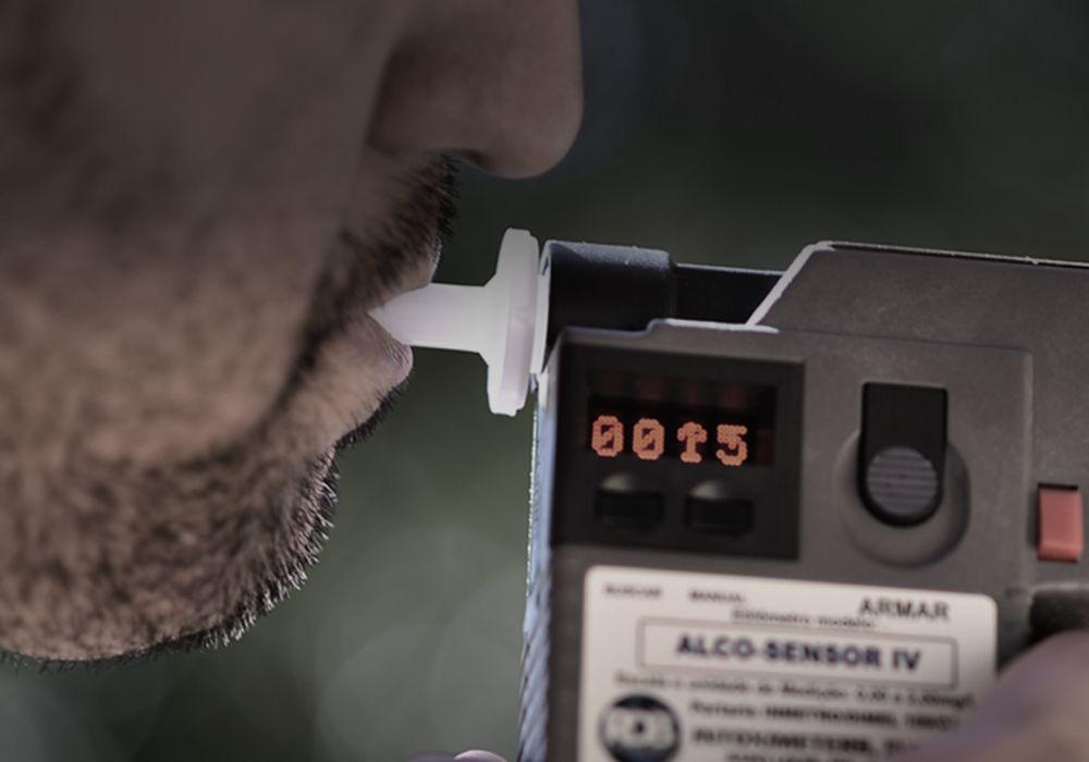 Homem é preso por embriaguez após briga entre mulheres em bar de Faxinal