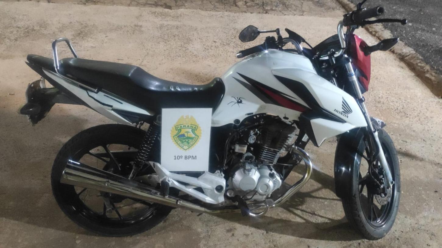 Homem tem moto apreendida após ser flagrado empinando em Califórnia