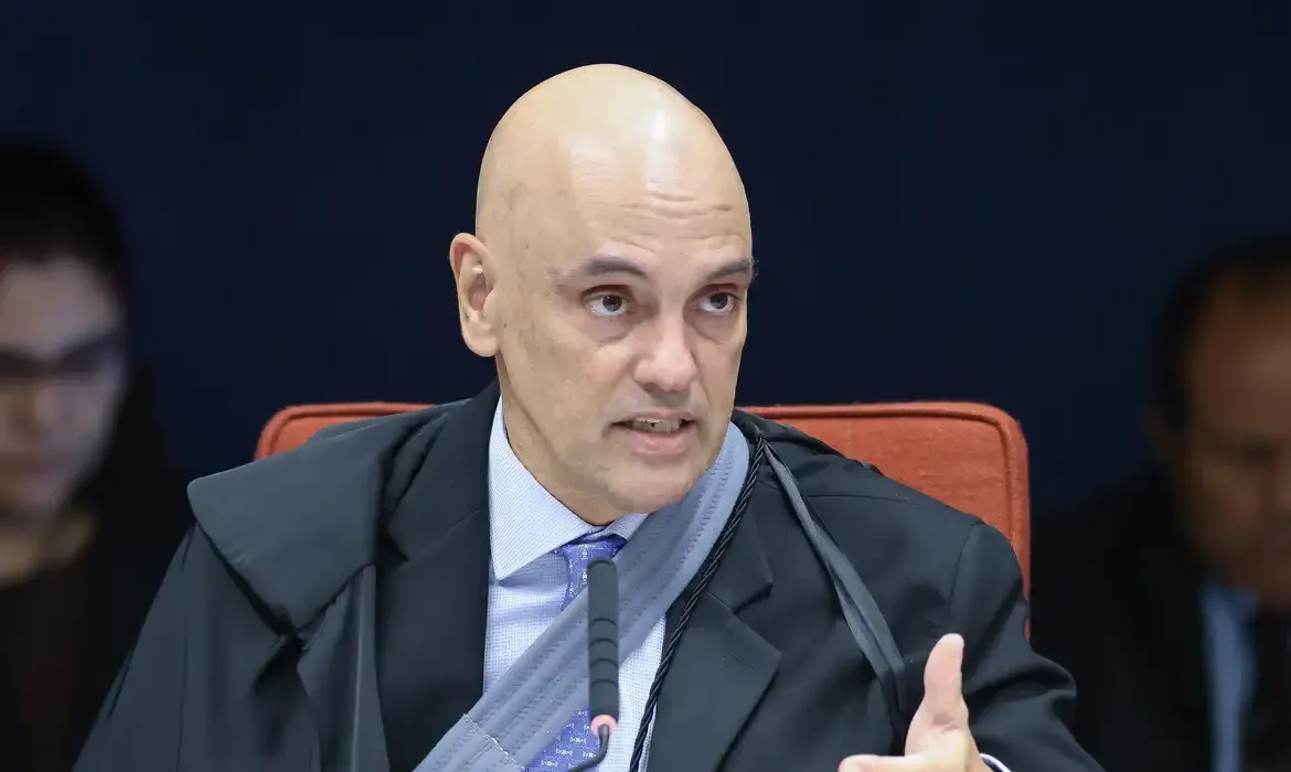 Moraes diz que Bolsonaro pode ser preso se usar rede social de outras pessoas