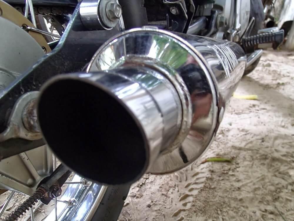 Motociclista autuado por escapamento adulterado em Faxinal