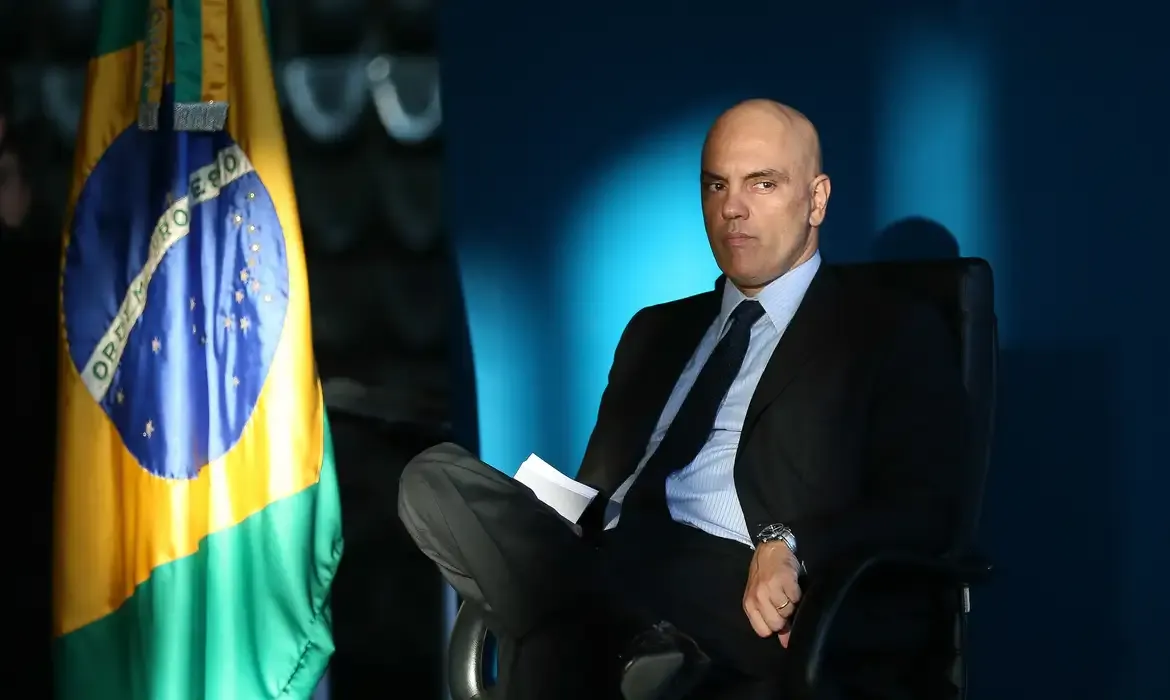 Regime de Moraes impõe medidas cautelares a Bolsonaro por suposta 