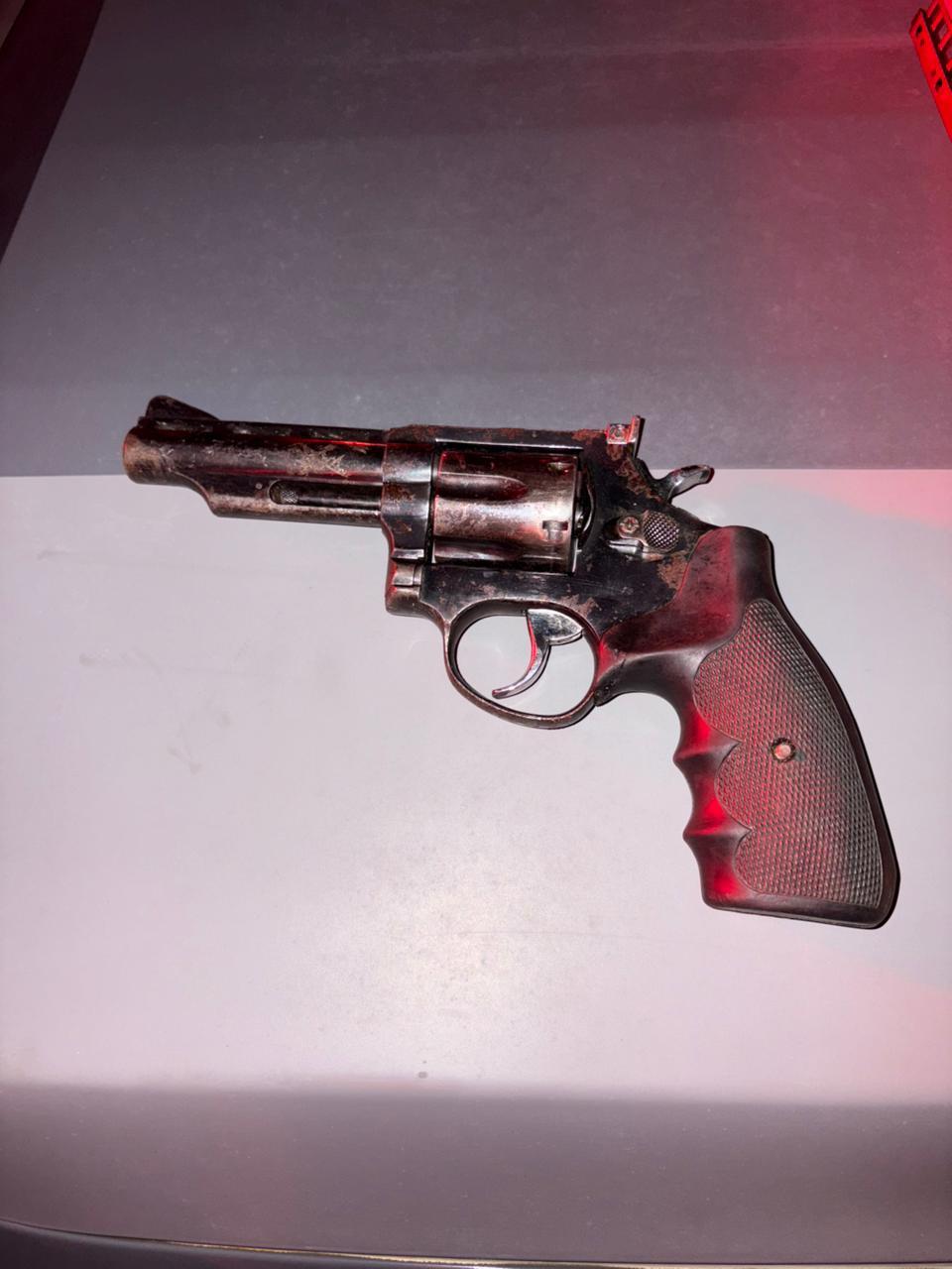 Ação policial para combater roubo a ônibus termina com morte de homem em Apucarana