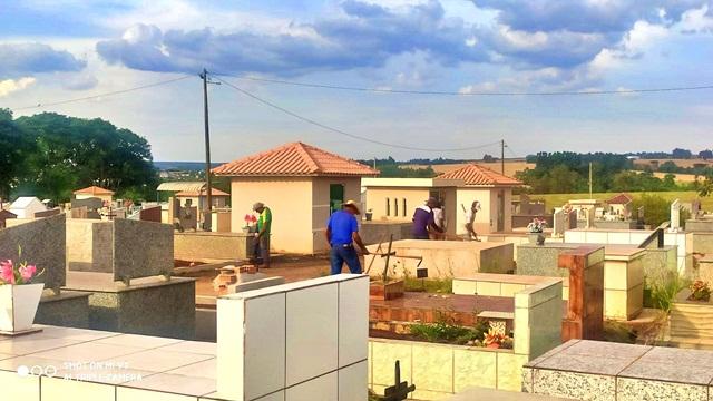 Cemitério de Cruzmaltina é alvo de ladrões: Placas de bronze de túmulos furtadas