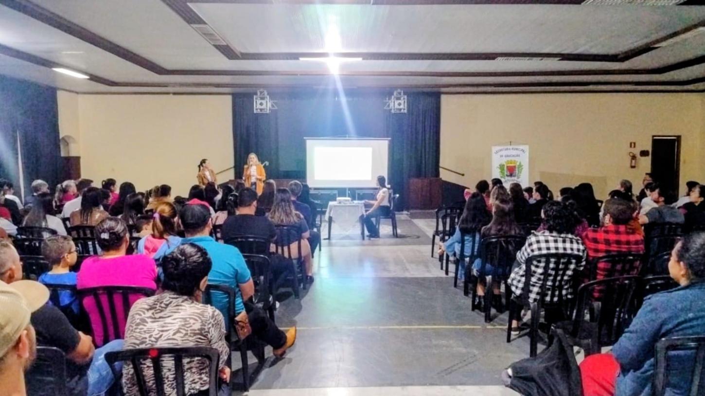Encontro em Faxinal prepara famílias para transição escolar