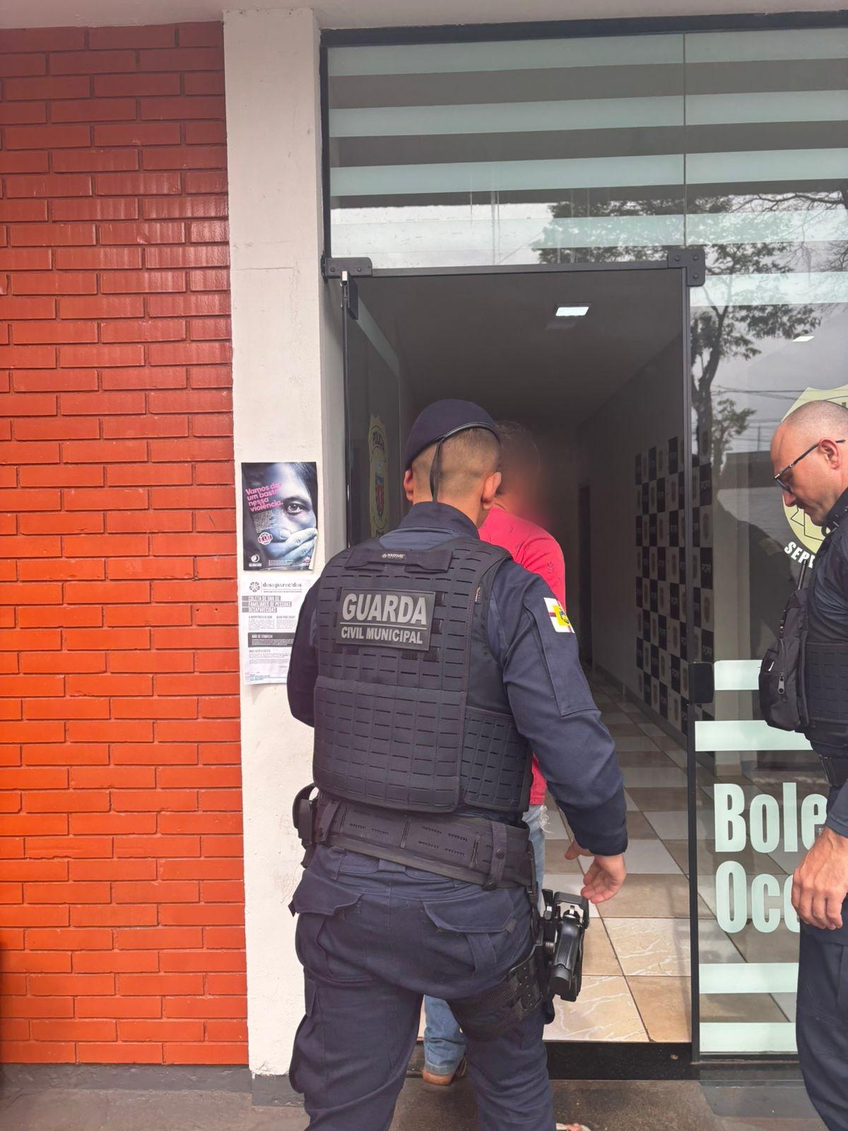 Guarda Municipal prende homem com faca após descumprir medida protetiva em Apucarana