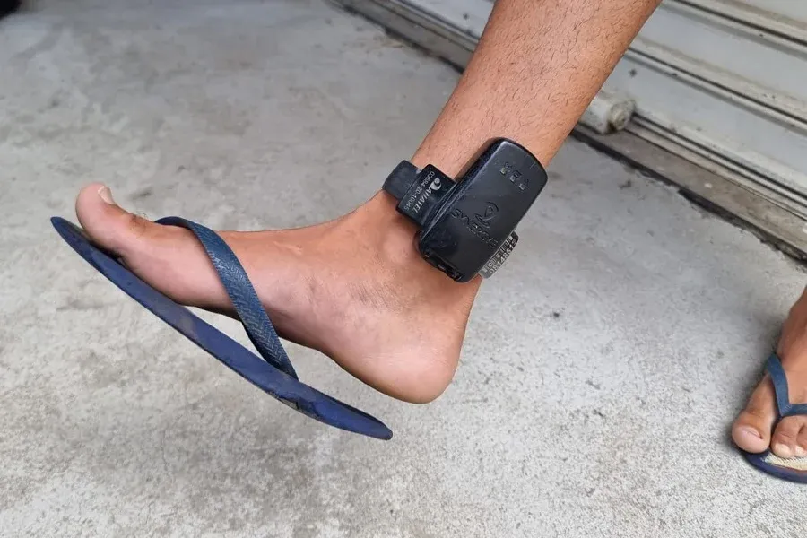 Homem com tornozeleira eletrônica agride e ameaça mulher em Cambira