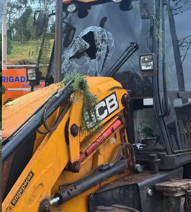 Acidente com retroescavadeira deixa homem ferido em Jandaia do Sul