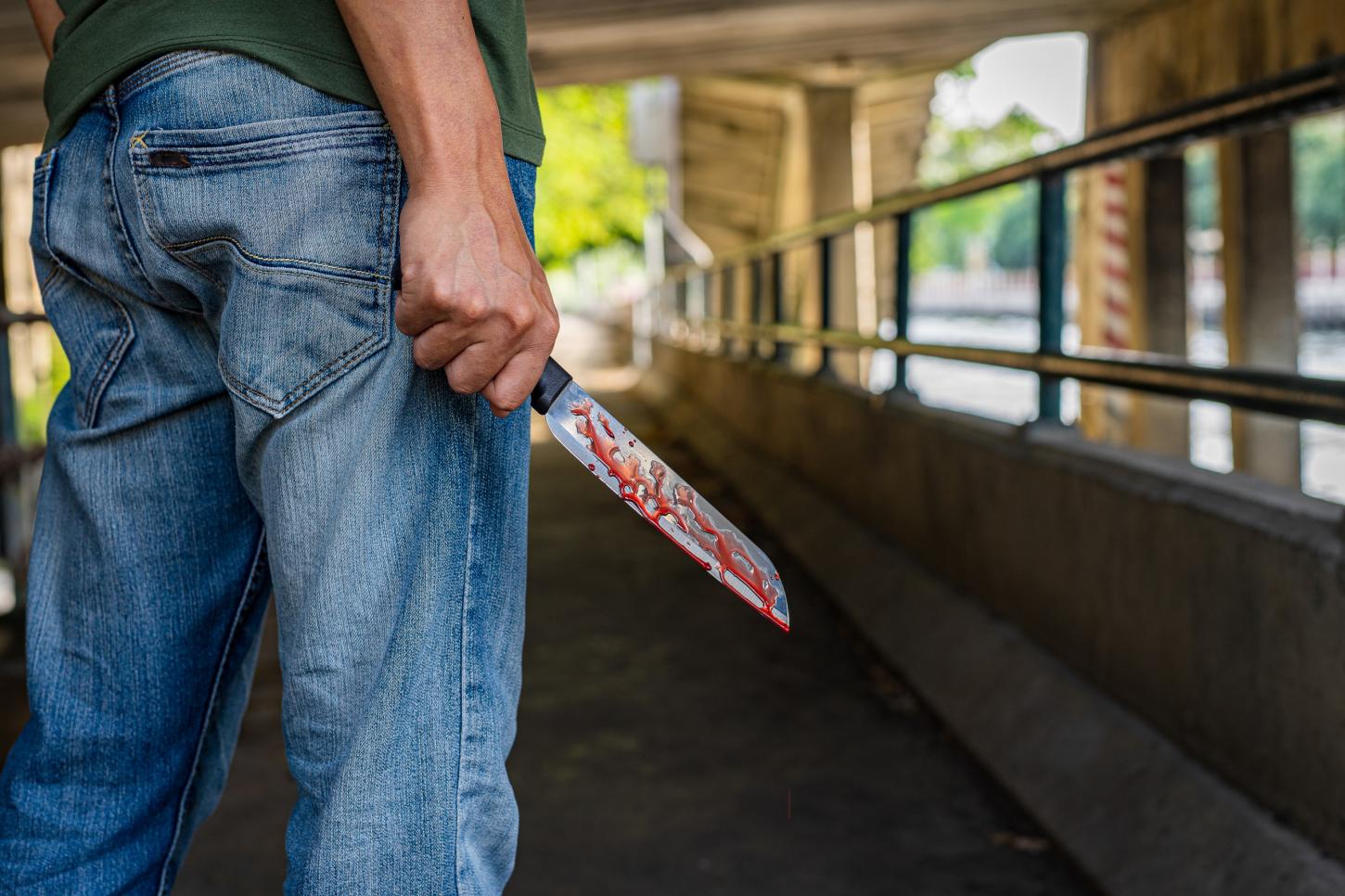 Homem é esfaqueado por dívida de drogas em Faxinal