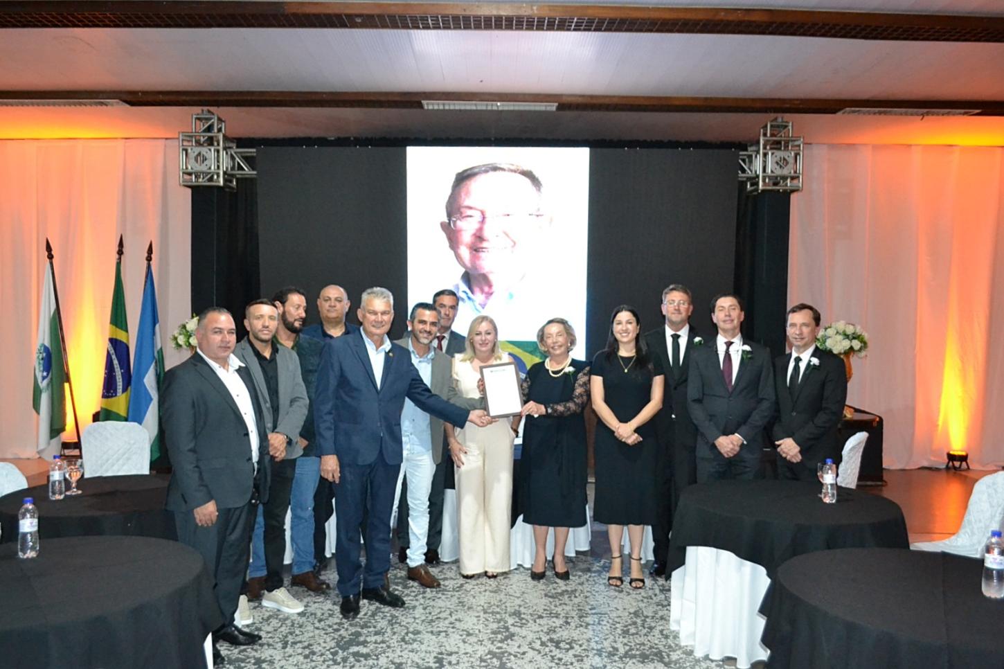 Secretaria de Saúde de Faxinal recebe nome do médico “Dr. Milton Gaudêncio Auersvald”