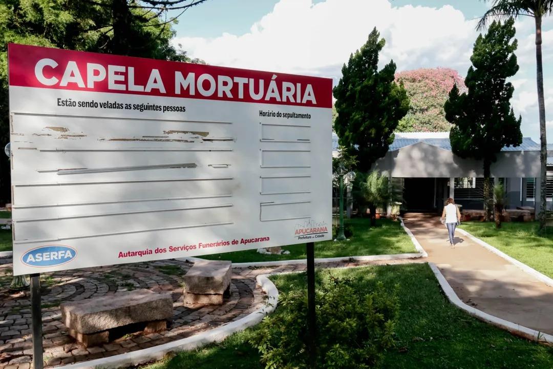 Porta de alumínio furtada da Capela Mortuária central de Apucarana