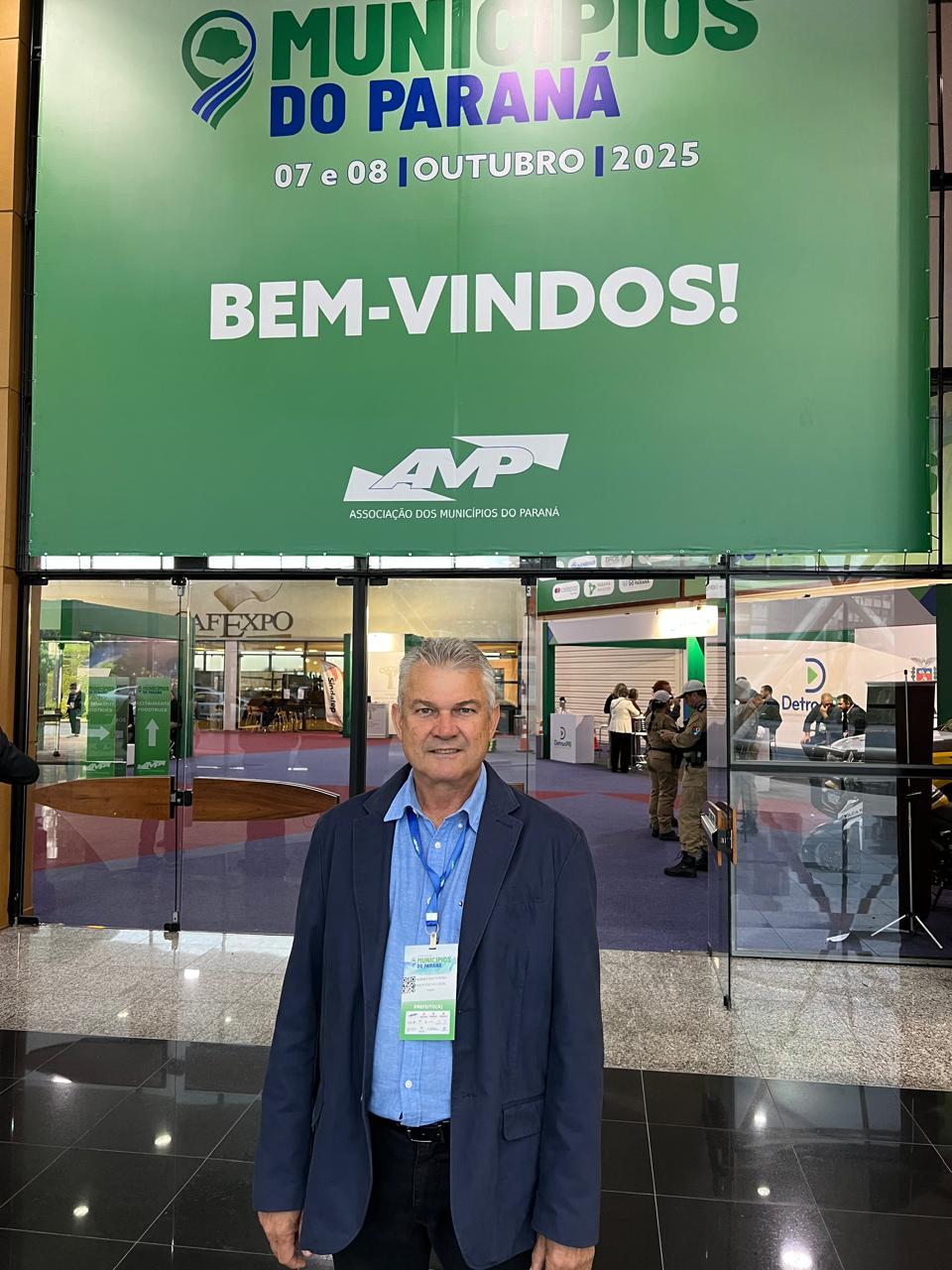 Prefeito de Faxinal participa de congresso em Curitiba para debater gestão municipal