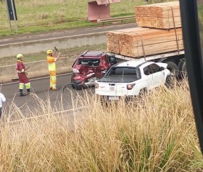 Três veículos se envolvem em acidente na BR-376 entre Califórnia e Marilândia do Sul