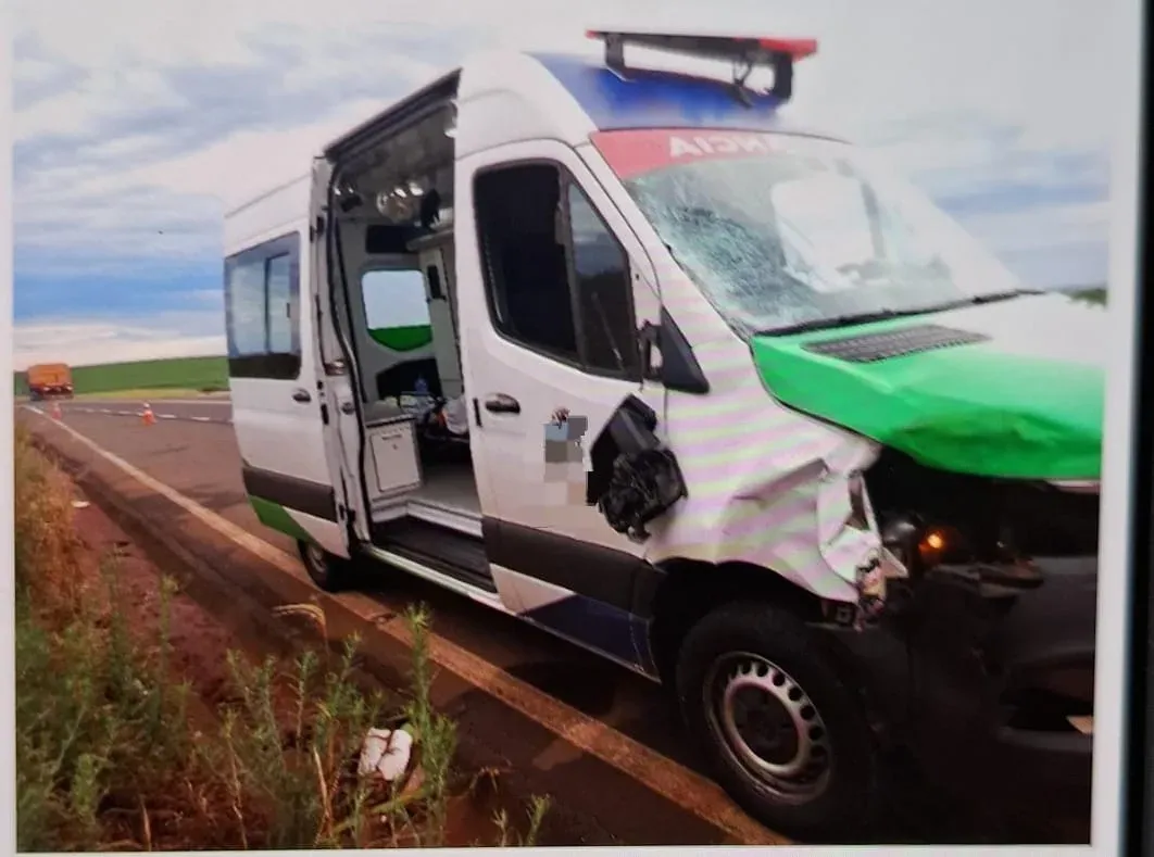 Ambulância atropela e mata homem na PR-090 em Sertanópolis