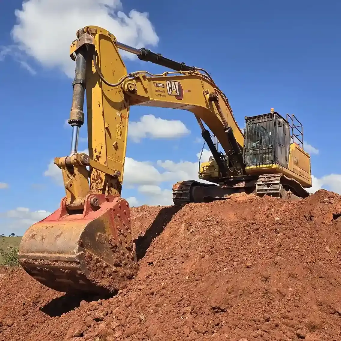 Combustível é furtado de escavadeira em Rio Bom