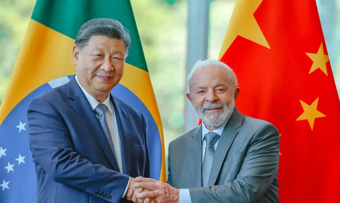 Lula e Xi Jinping reforçam laços em meio a tensões globais