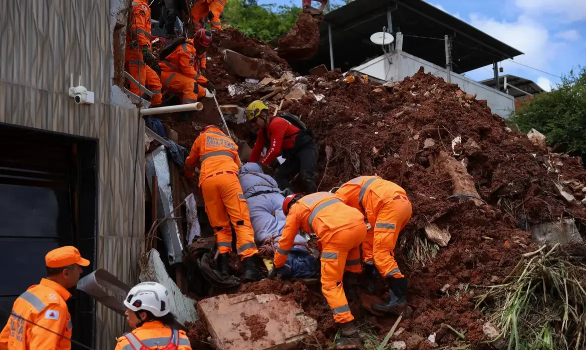 Chuvas intensas elevam mortes para 46 na Zona da Mata Mineira