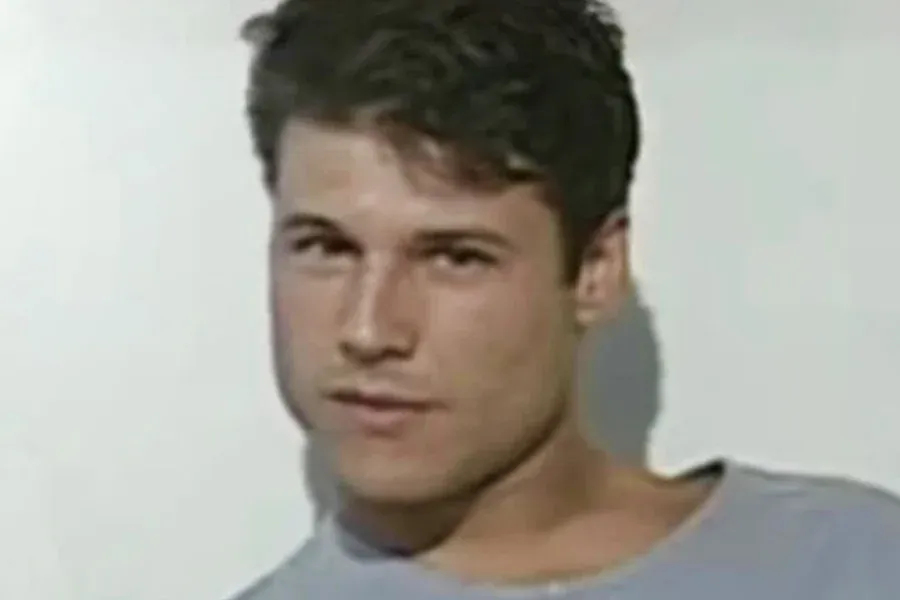 Jaqueta intacta de Dinho choca familiares na exumação dos Mamonas Assassinas