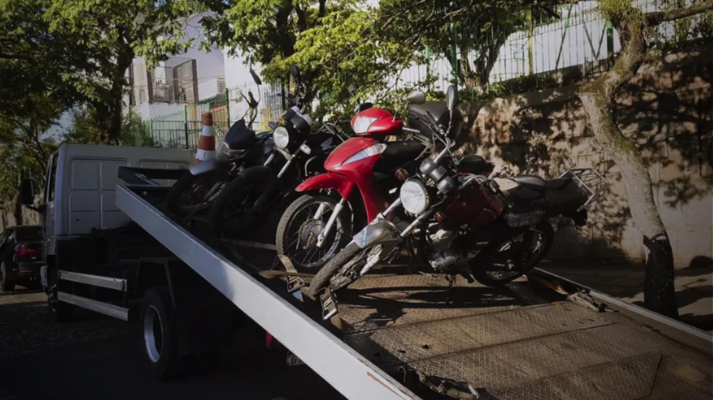 Polícia Militar flagra motos irregulares em Apucarana durante patrulhas noturnas